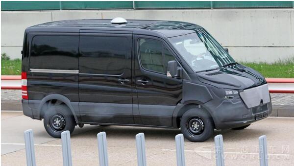 全新奔驰凌特厢式货车谍照曝光 内饰或升级.jpg 全新奔驰凌特厢式货车谍照曝光 内饰或升级.jpg