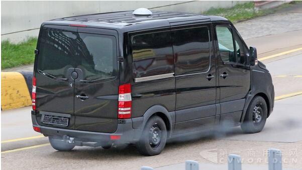 全新奔驰凌特厢式货车谍照曝光 内饰或升级3.jpg 全新奔驰凌特厢式货车谍照曝光 内饰或升级3.jpg