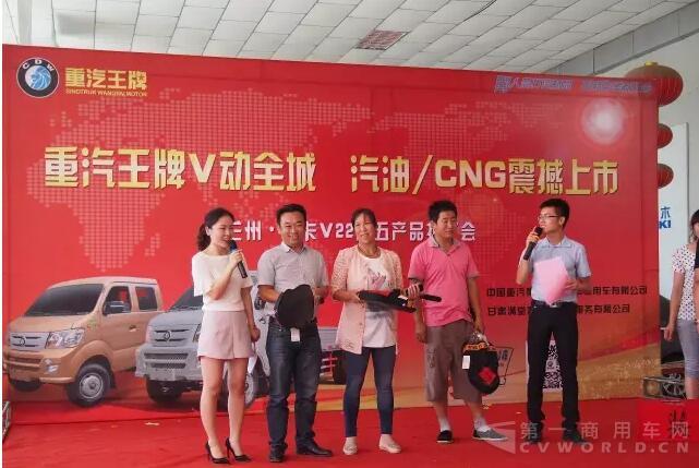 重汽王牌微卡两用燃料新品上市7.jpg 重汽王牌微卡两用燃料新品上市7.jpg