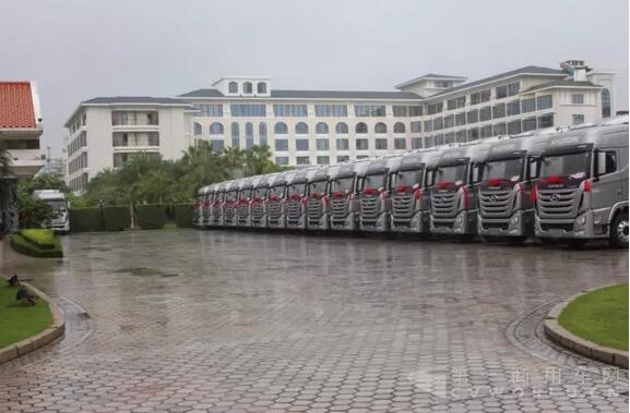 创虎重卡交车15台2.jpg 创虎重卡交车15台2.jpg