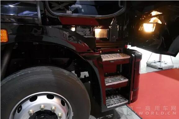 华菱4×2厢式载货车10.jpg 华菱4×2厢式载货车10.jpg