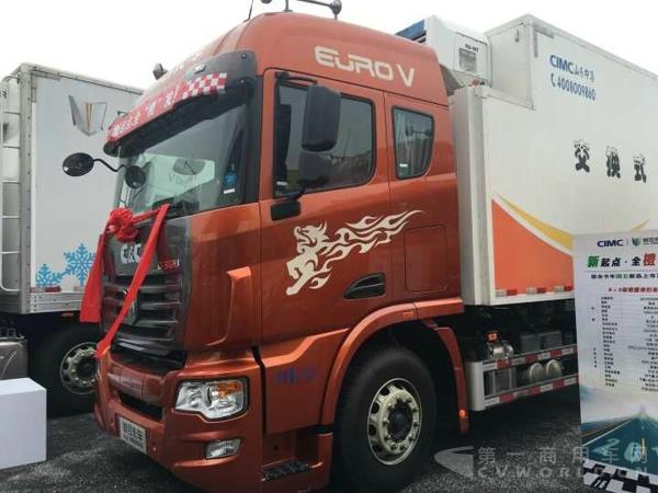 4x2中置轴厢式列车.jpg