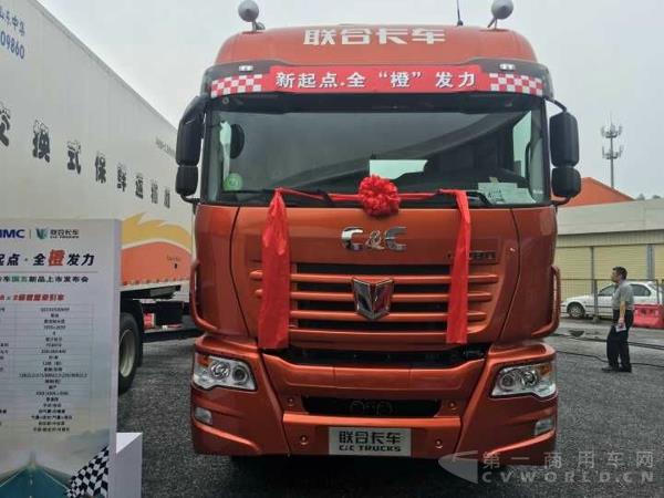 6x2标载型牵引车.jpg