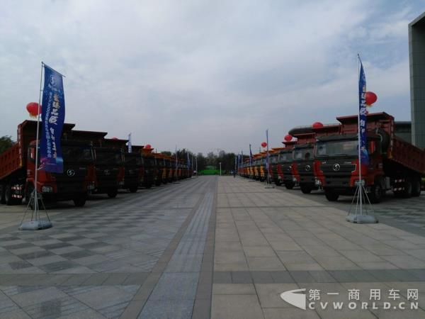 陕汽德龙X3000自卸车6.jpg
