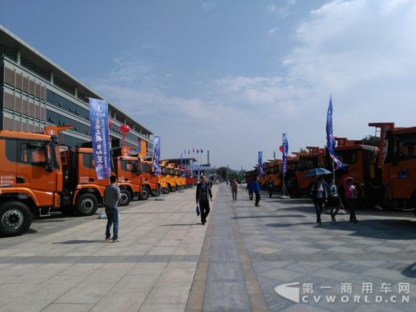 现场展车.jpg