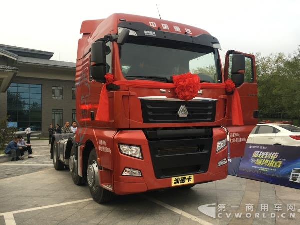 汕德卡6×2牵引车.jpg 汕德卡6×2牵引车.jpg