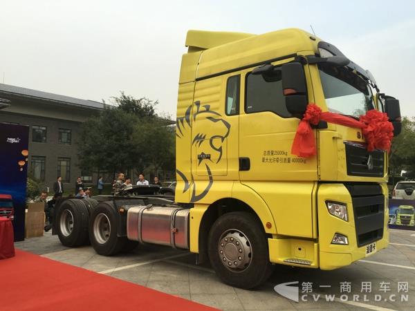 汕德卡6×4牵引车2.jpg 汕德卡6×4牵引车2.jpg