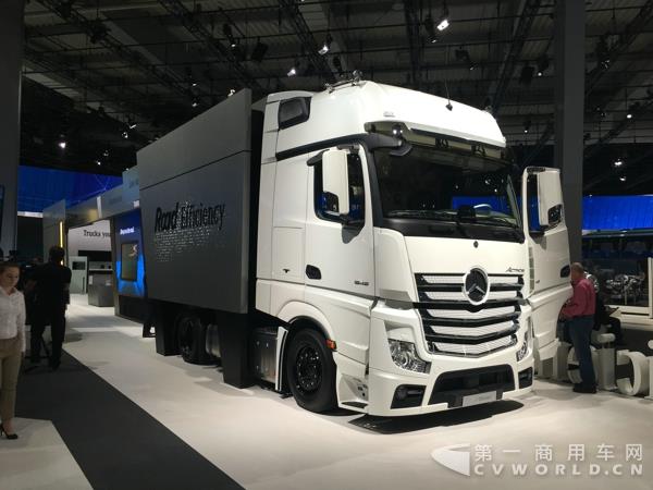 奔驰 Actros 4×2 公路高效牵引车,480马力 2.jpg 奔驰 Actros 4×2 公路高效牵引车,480马力 2.jpg
