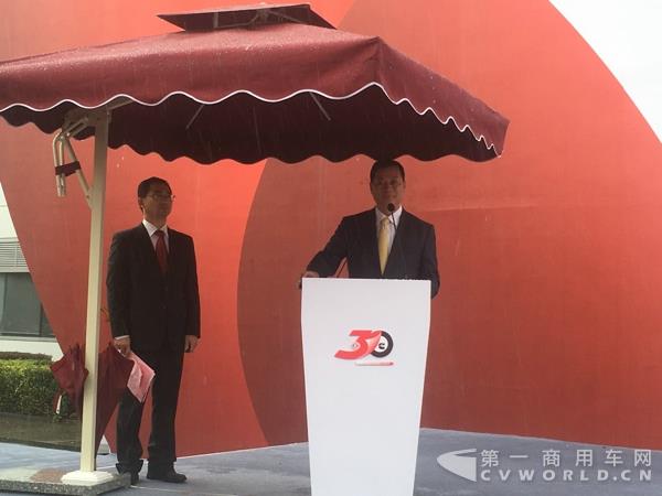 东风汽车公司董事长、党委书记竺延风致辞.jpg 东风汽车公司董事长、党委书记竺延风致辞.jpg