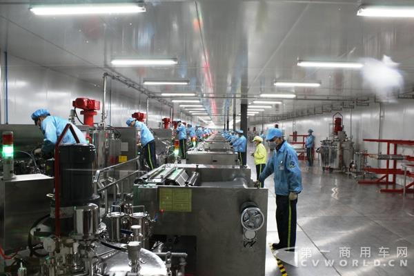 与会宾客一行参观河北武安银隆新能源产业园-3.jpg