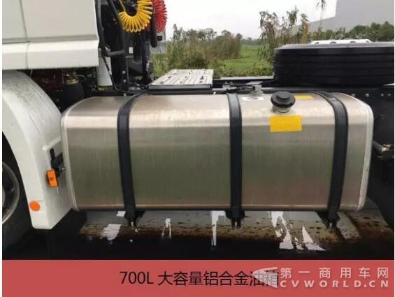 实测自重仅8.1吨 联合卡这款国五6X4牵引车合你心意不?8.jpg 实测自重仅8.1吨 联合卡这款国五6X4牵引车合你心意不?8.jpg