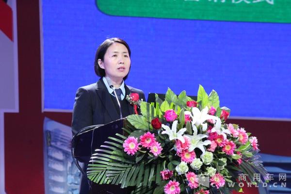 集团公司总经理张艳红做营销报告.jpg 集团公司总经理张艳红做营销报告.jpg
