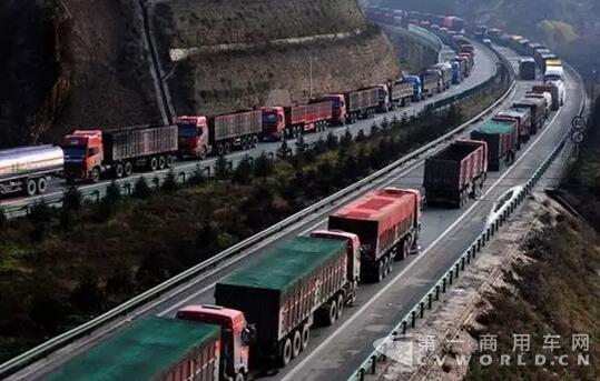 钢材价格暴涨80% 今年买卡车可能要多掏钱了2.jpg 钢材价格暴涨80% 今年买卡车可能要多掏钱了2.jpg