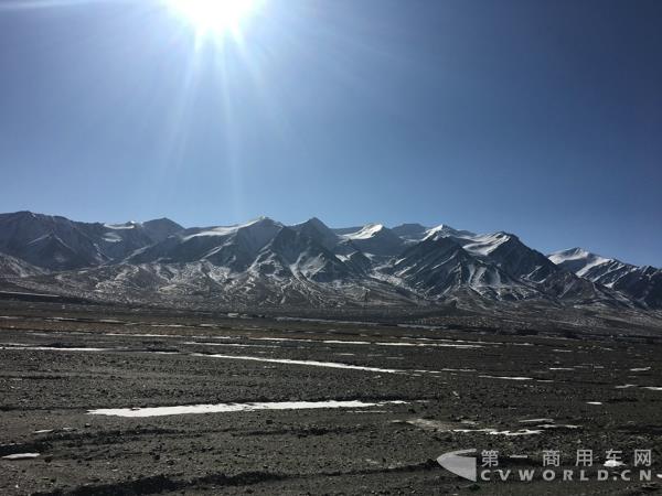 雪山连绵.jpg