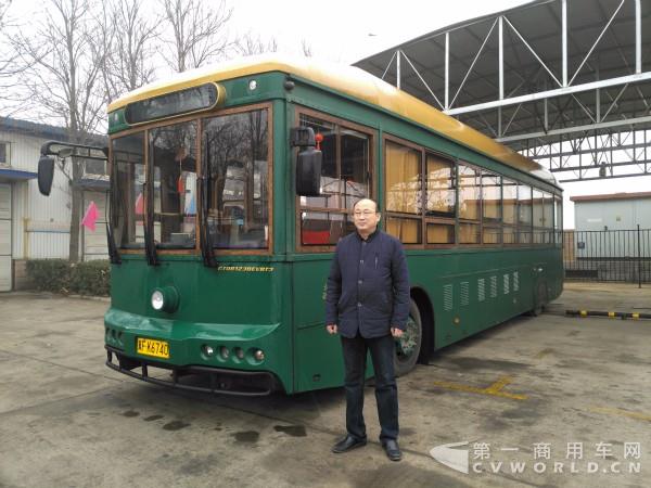 保定公交公司技术设备部部长曹春广接受记者采访.jpg 保定公交公司技术设备部部长曹春广接受记者采访.jpg