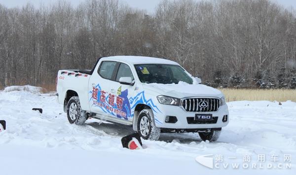 媒体试驾大通T60 (2).jpg 媒体试驾大通T60 (2).jpg