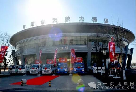 挺进凤凰城 跃进带你看场好戏.jpg 挺进凤凰城 跃进带你看场好戏.jpg