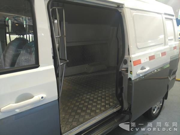 中通LCK5026XXYBEV1纯电动厢式运输车3.jpg 中通LCK5026XXYBEV1纯电动厢式运输车3.jpg