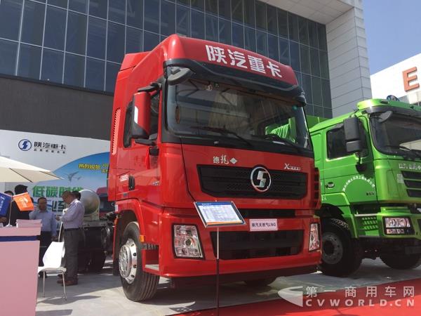 德龙X3000天然气牵引车.jpg 德龙X3000天然气牵引车.jpg