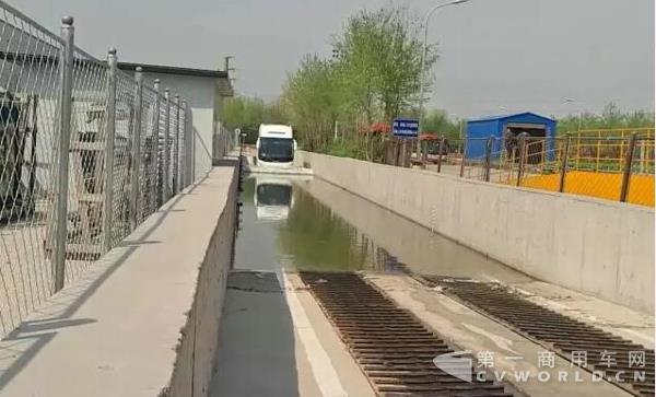 福田欧辉8.5米燃料电池大巴涉水测试实况展示2.jpg 福田欧辉8.5米燃料电池大巴涉水测试实况展示2.jpg