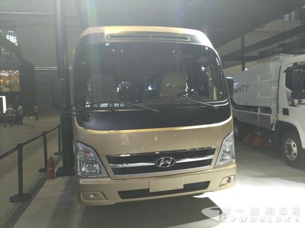四川现代county中型客车2.jpg