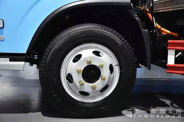 C300-33三温冷链车16.jpg C300-33三温冷链车16.jpg