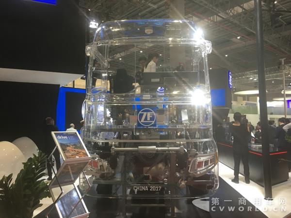 采埃孚重金打造的透明卡车,主要是为了展示采埃孚智能驾驶技术和无人驾驶技术6.jpg 采埃孚重金打造的透明卡车,主要是为了展示采埃孚智能驾驶技术和无人驾驶技术6.jpg