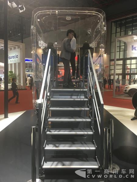 采埃孚重金打造的透明卡车,主要是为了展示采埃孚智能驾驶技术和无人驾驶技术7.jpg 采埃孚重金打造的透明卡车,主要是为了展示采埃孚智能驾驶技术和无人驾驶技术7.jpg