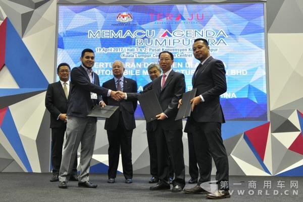 马来西亚总理纳吉布先生见证双方公司签约.jpg 马来西亚总理纳吉布先生见证双方公司签约.jpg