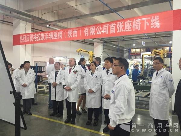 与会嘉宾参观工厂.jpg 与会嘉宾参观工厂.jpg