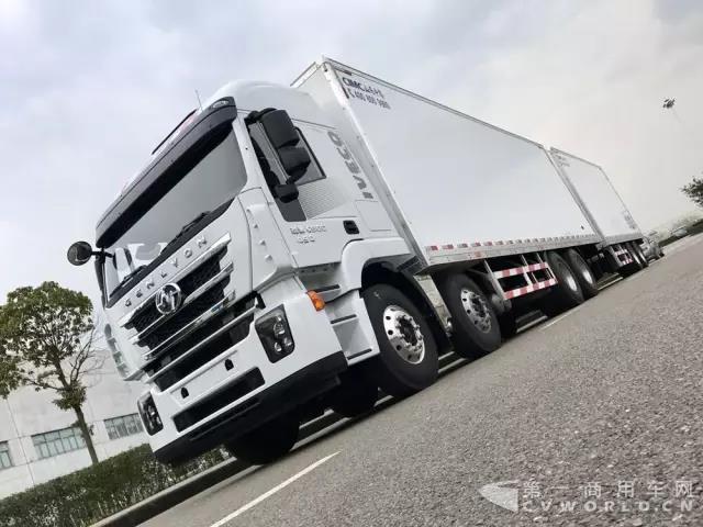 红岩杰狮8X4中置轴货运列车1.jpg 红岩杰狮8X4中置轴货运列车1.jpg
