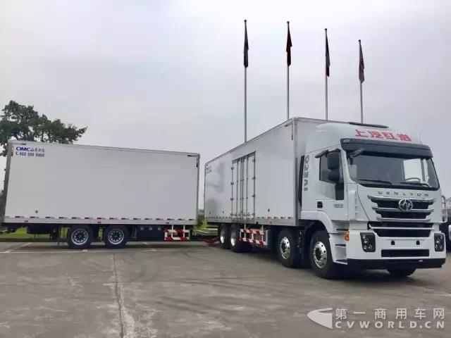 红岩杰狮8X4中置轴货运列车2.jpg 红岩杰狮8X4中置轴货运列车2.jpg