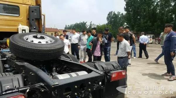 推介显成效 枣庄客户现场下单1.jpg 推介显成效 枣庄客户现场下单1.jpg