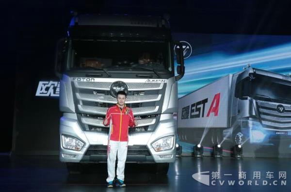 周吕鑫点赞欧曼EST超级卡车.jpg 周吕鑫点赞欧曼EST超级卡车.jpg