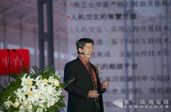 康明斯动力总成专家Mr.Tracy Waddell讲解康明斯X12超级智能动力.jpg 康明斯动力总成专家Mr.Tracy Waddell讲解康明斯X12超级智能动力.jpg