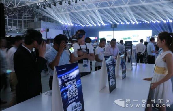 现场用户体验VR、模拟试驾.jpg 现场用户体验VR、模拟试驾.jpg