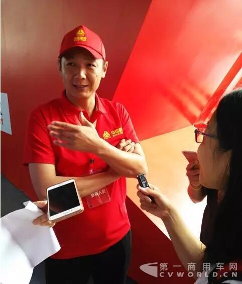 张俊涛接受采访.jpg 张俊涛接受采访.jpg