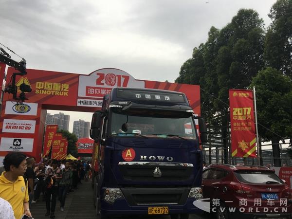 比赛用车发车仪式.jpg 比赛用车发车仪式.jpg