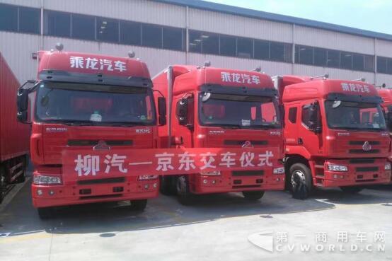 “快递专家”乘龙汽车闪耀快递装备博览会3.jpg “快递专家”乘龙汽车闪耀快递装备博览会3.jpg