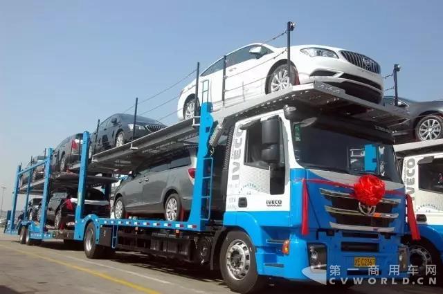 红岩杰狮中置轴轿运车.jpg 红岩杰狮中置轴轿运车.jpg