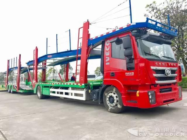 红岩杰狮中置轴轿运车2.jpg 红岩杰狮中置轴轿运车2.jpg