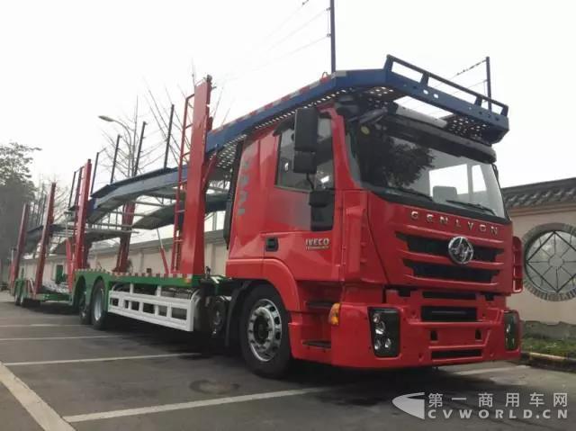 红岩杰狮中置轴轿运车4.jpg 红岩杰狮中置轴轿运车4.jpg