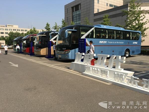 龙威II代发布会现场展车.jpg 龙威II代发布会现场展车.jpg