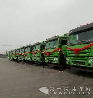 唐山切换新型智能渣土车 中国重汽产品占比达85%.jpg 唐山切换新型智能渣土车 中国重汽产品占比达85%.jpg