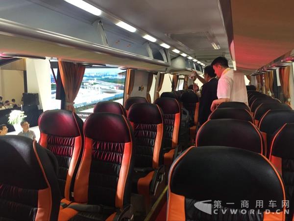 海悦第一代大数据智慧客车4.jpg 海悦第一代大数据智慧客车4.jpg