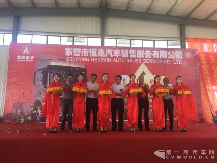 嘉宾为北奔新店开业剪彩 (3).jpg 嘉宾为北奔新店开业剪彩 (3).jpg
