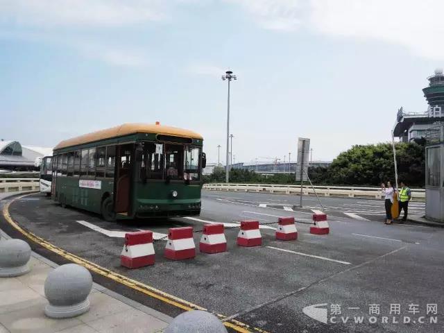 国货骄傲∣银隆VIP摆渡车交付广州白云机场6.jpg
