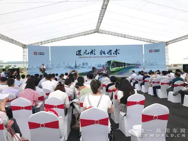 全球首列虚拟轨道列车诞生 或改变您的出行方式.jpg 全球首列虚拟轨道列车诞生 或改变您的出行方式.jpg