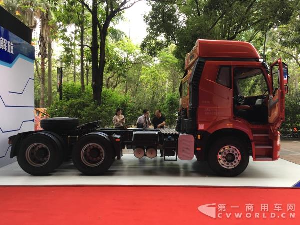 解放新J6 460马力牵引车5.jpg 解放新J6 460马力牵引车5.jpg