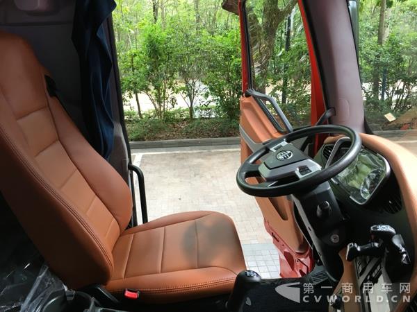 解放新J6 460马力牵引车12.jpg 解放新J6 460马力牵引车12.jpg